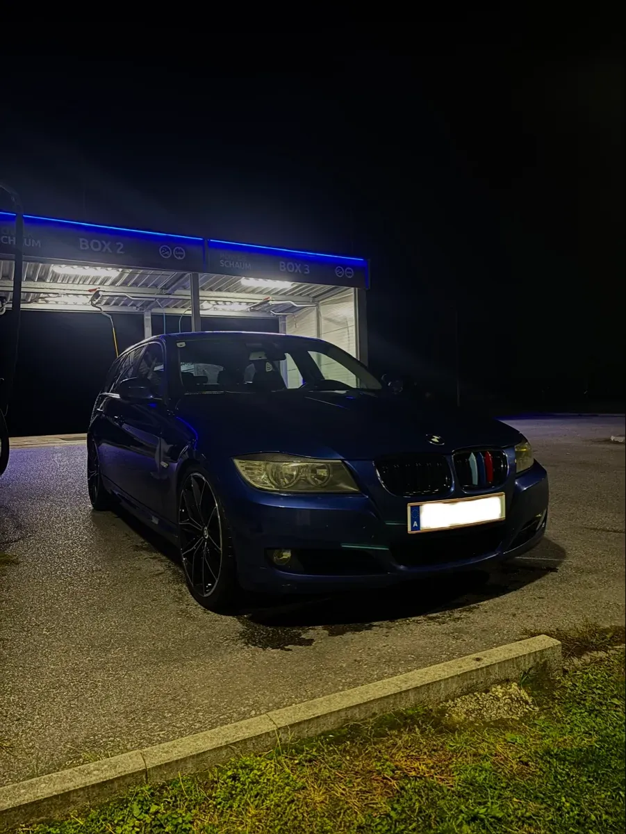 BMW 3 Series 2009 photo 2