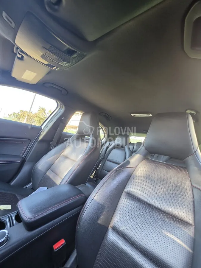 Mercedes-Benz A 180 2013 photo 4