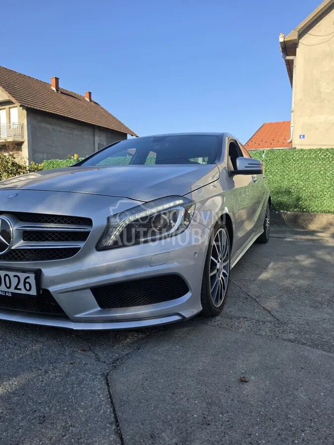 Mercedes-Benz A 180 2013 photo 3