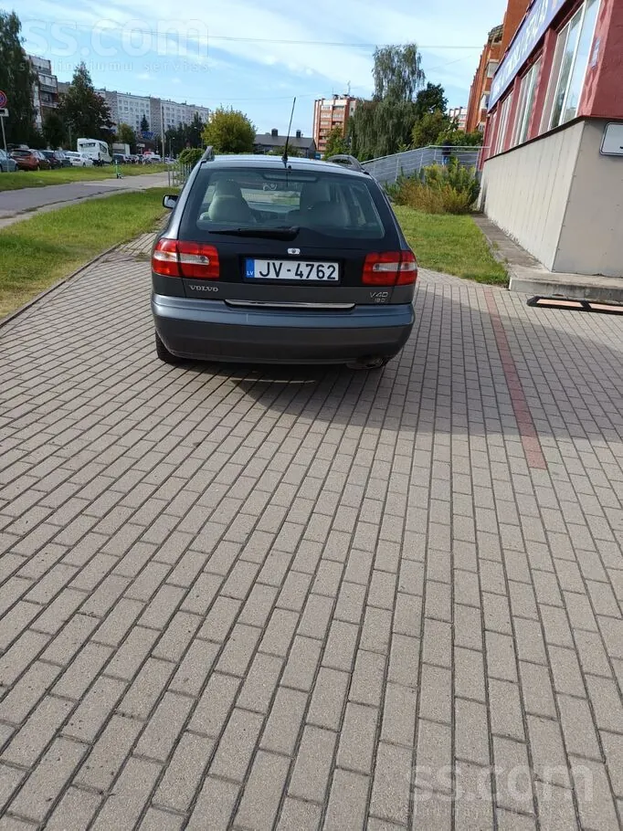 Volvo V40 2004 photo 2