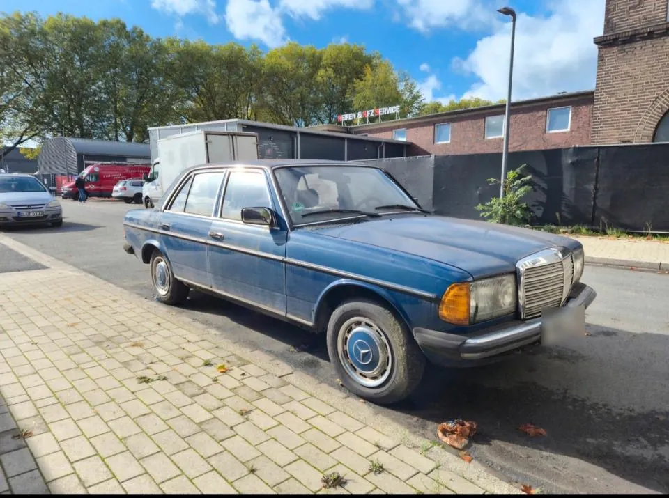 Mercedes-Benz 230 E
