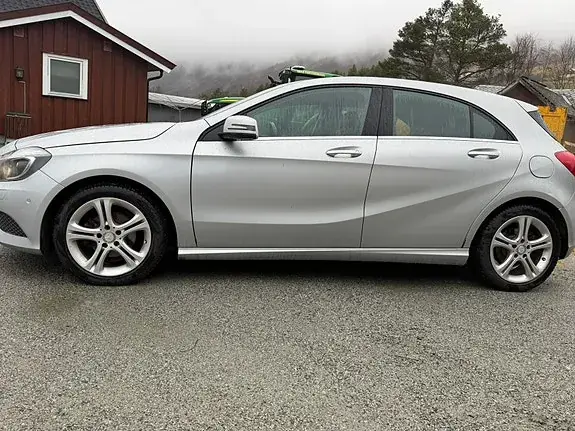 Mercedes-Benz A 180 D 2013 photo 2