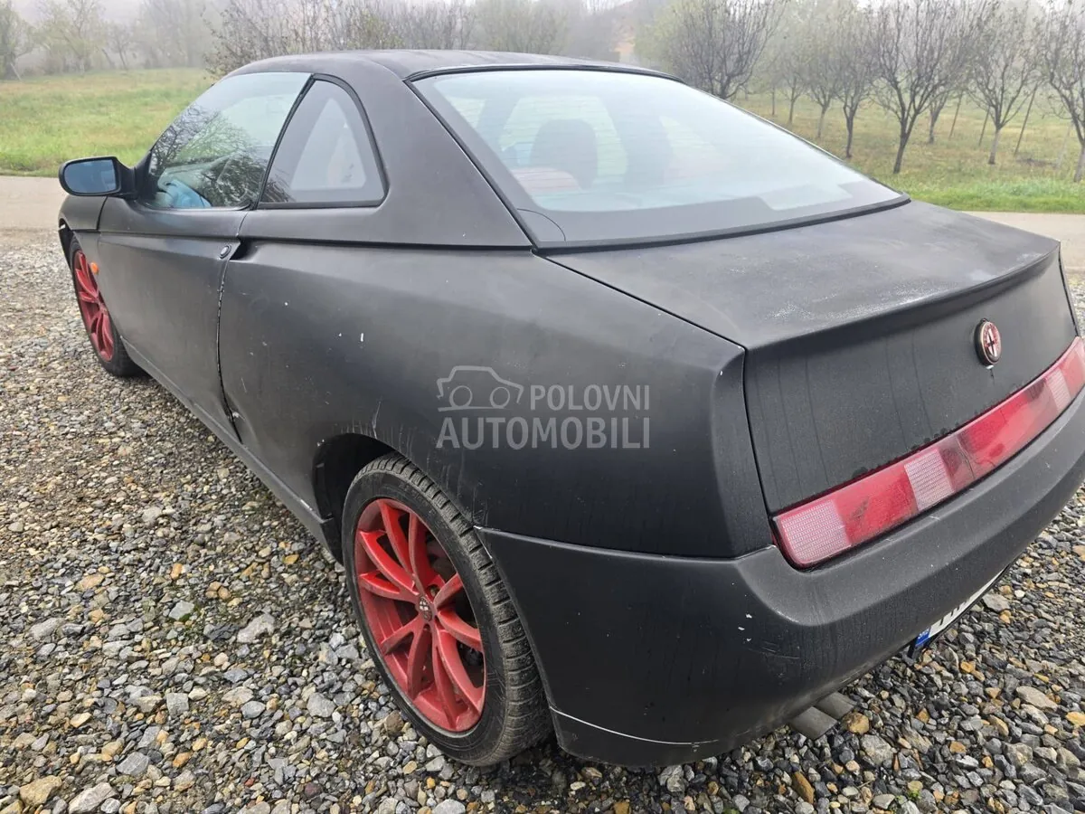 Alfa Romeo Gtv 2000 photo 2