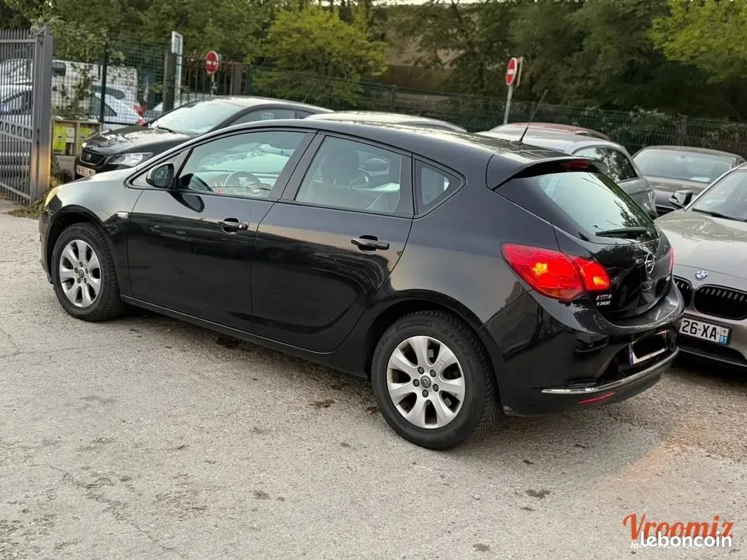 Opel Astra 2014 photo 2