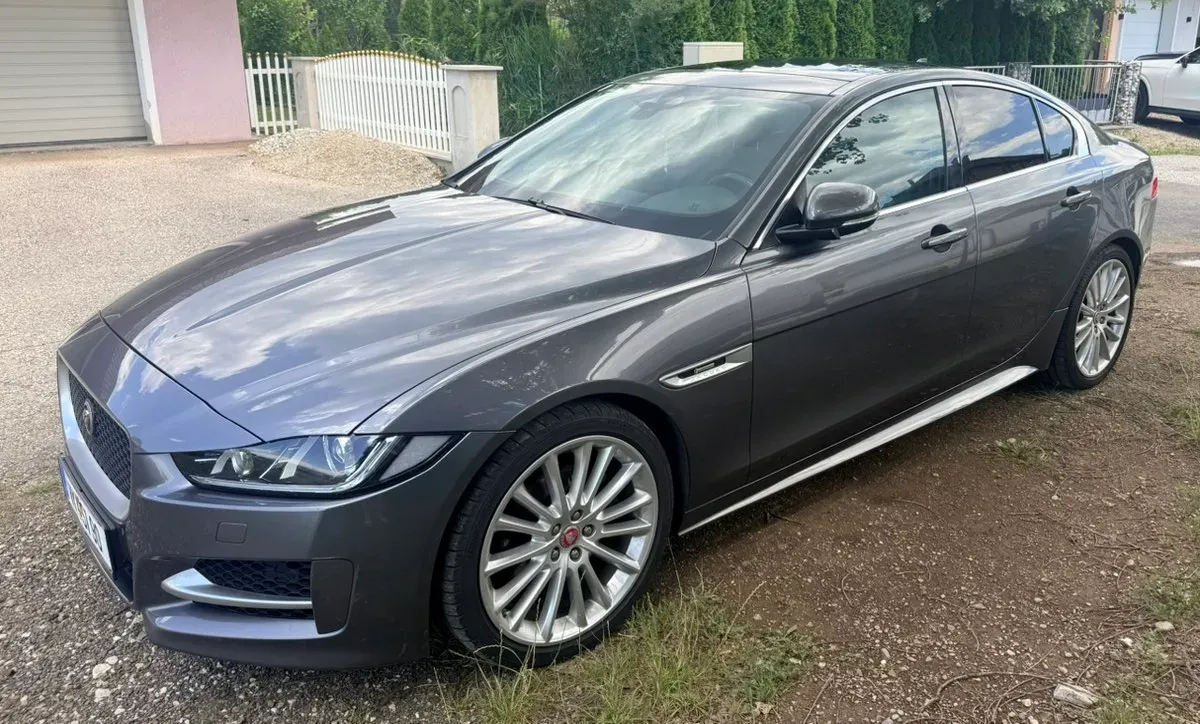 Jaguar Xe