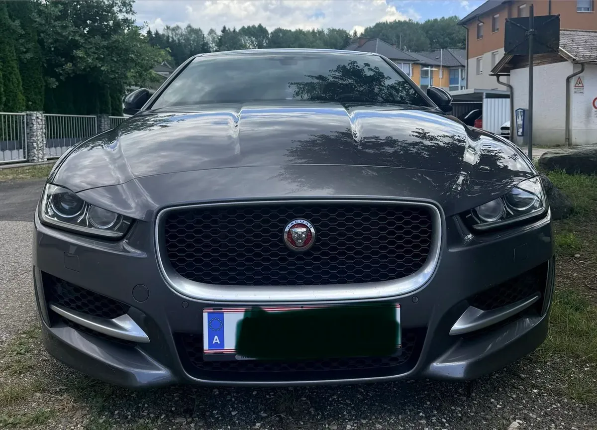 Jaguar Xe 2016 photo 3