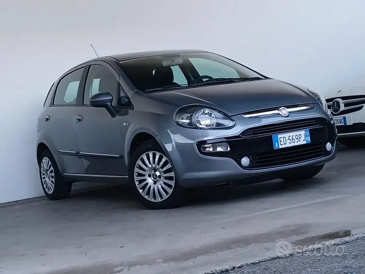 Fiat Punto Evo 2011 photo 3