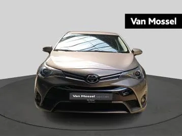 Toyota Avensis 2015 photo 2