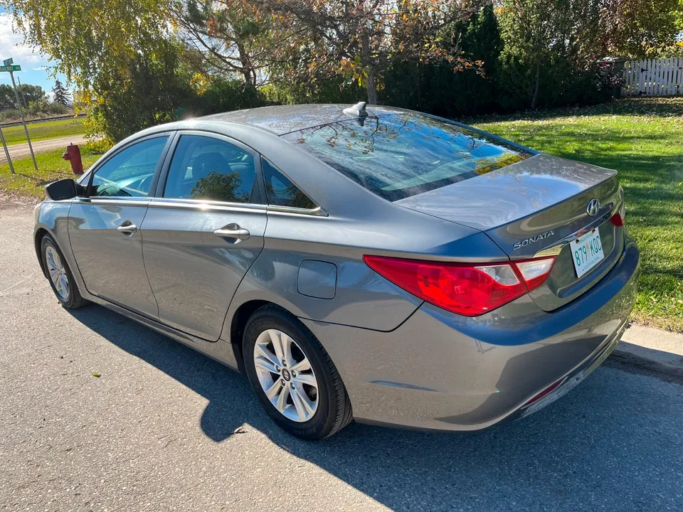 Hyundai Sonata 2011 photo 2