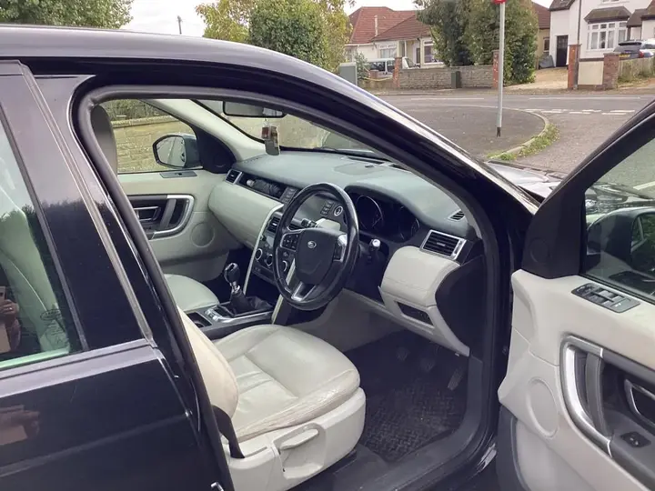 Land Rover Discovery Sport 2018 photo 2