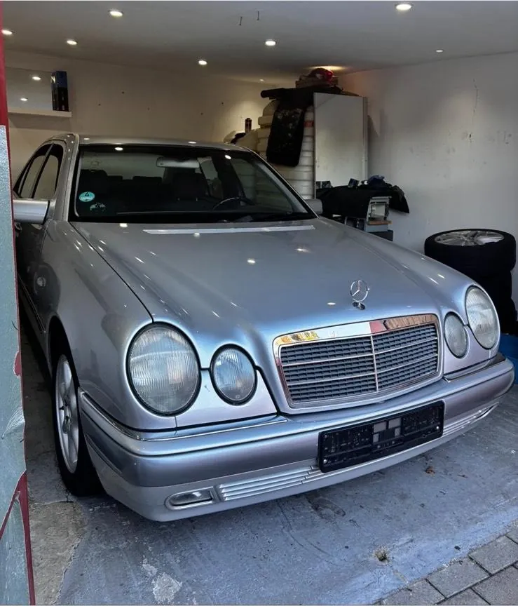 Mercedes-Benz W210