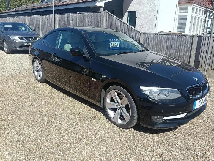 BMW 3 Series 2011 photo 4