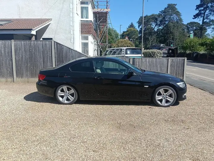 BMW 3 Series 2011 photo 5