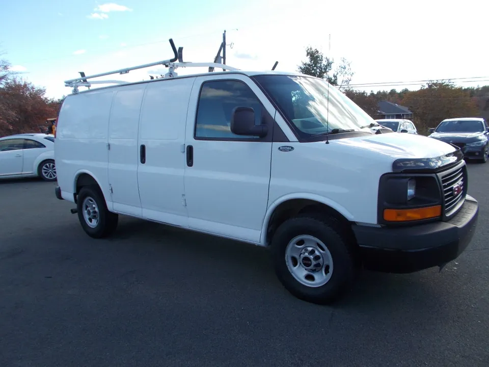 GMC Savana 2015 photo 2