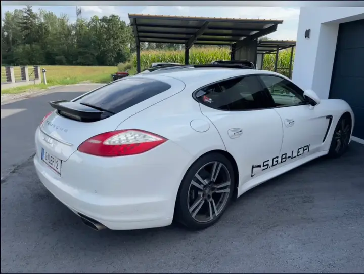 Porsche Panamera 2012 photo 3