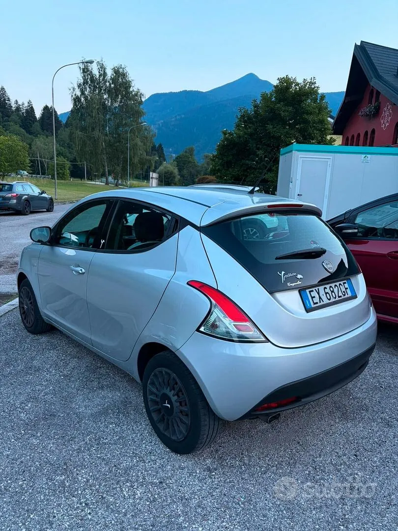 Lancia Ypsilon 2014 photo 2
