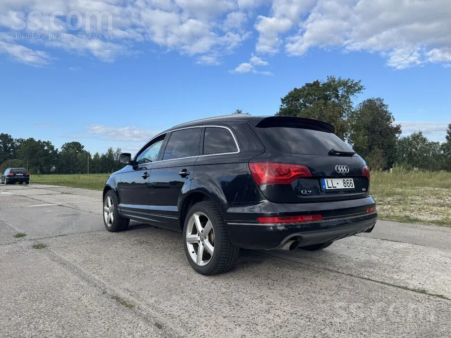 Audi Q7 2011 photo 4