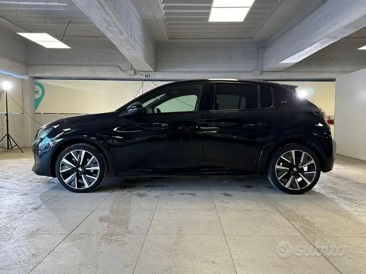 Peugeot 208 2022 photo 2