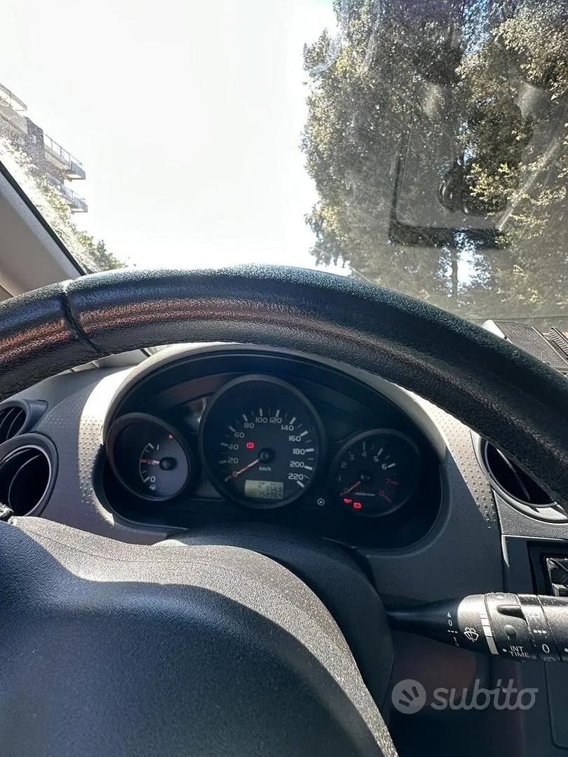 Mitsubishi Colt 2006 photo 2