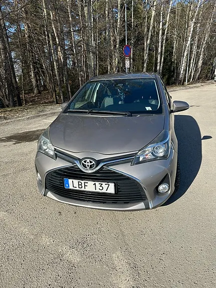 Toyota Yaris 2015 photo 2