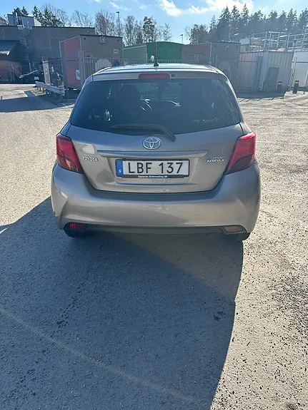 Toyota Yaris 2015 photo 5