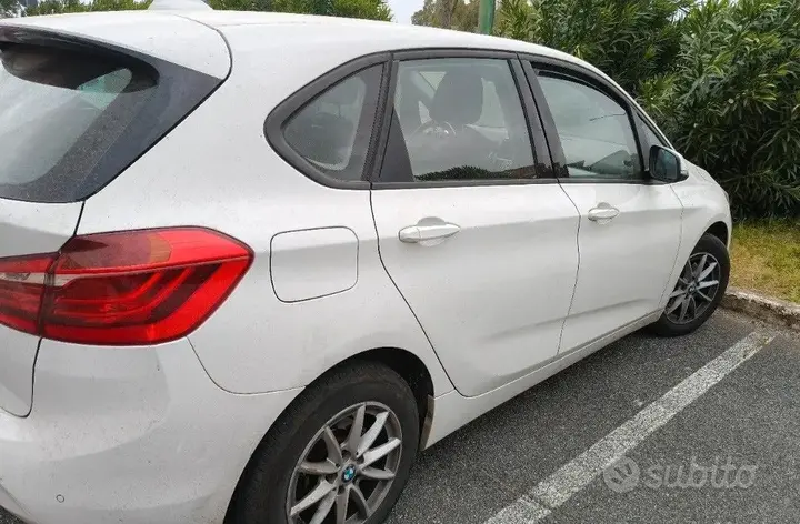 BMW 218 Active Tourer 2015 photo 2