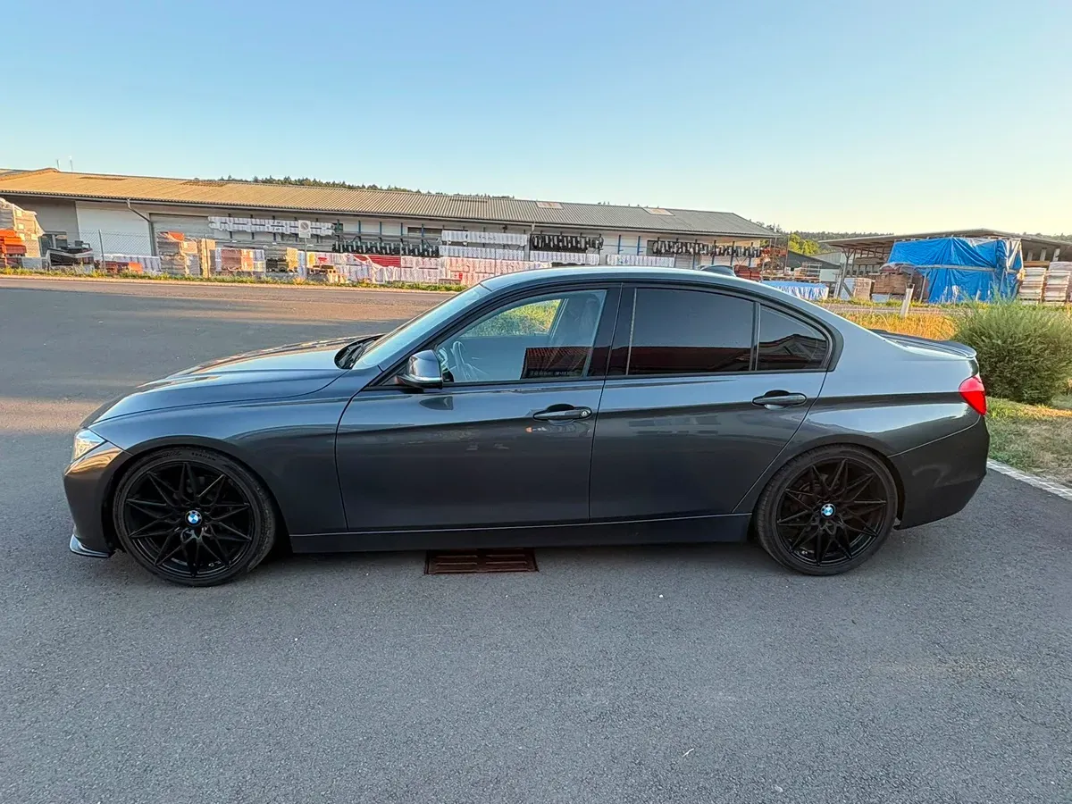 BMW 3 Series 2015 photo 3
