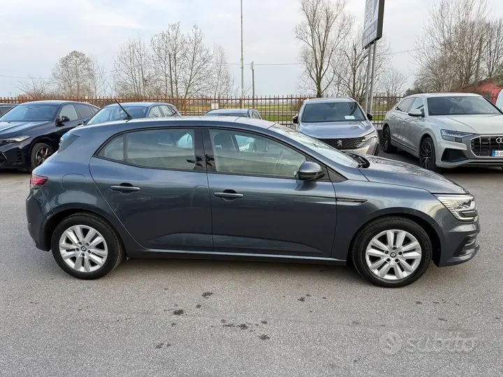 Renault Megane 2022 photo 5