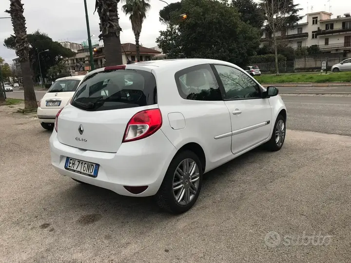 Renault Clio 2011 photo 4