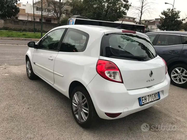 Renault Clio 2011 photo 5