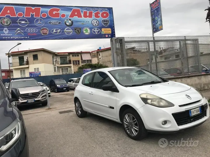 Renault Clio 2011 photo 2