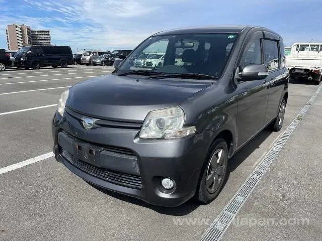 Toyota Sienta 2011 photo 2