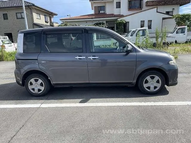 Toyota Sienta 2011 photo 5