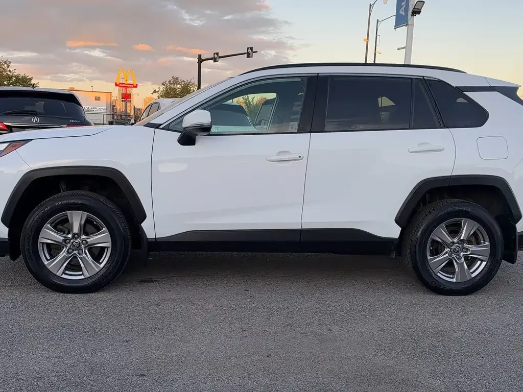 Toyota Rav4 2022 photo 2
