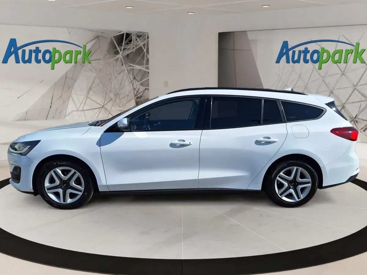 Ford Focus 2023 photo 3