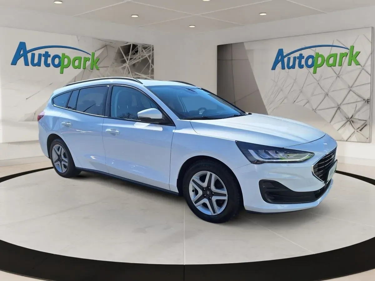 Ford Focus 2023 photo 2