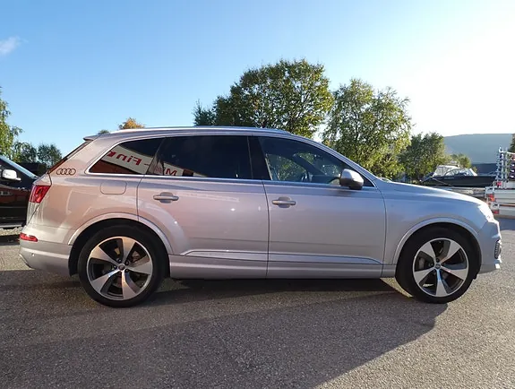 Audi Q7 2017 photo 2