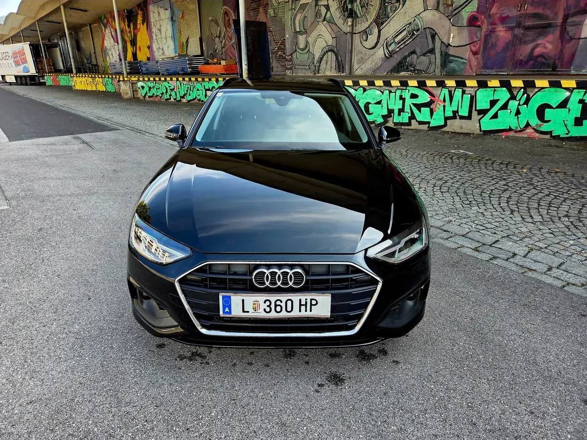 Audi A4 2022 photo 2