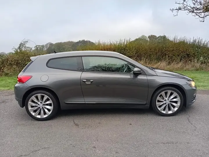 Volkswagen Scirocco 2011 photo 2