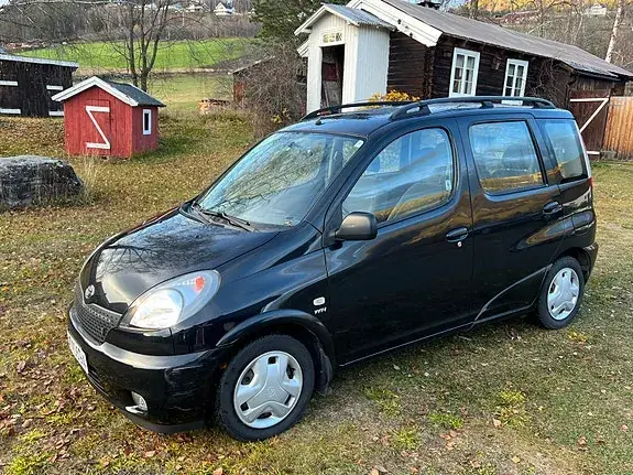 Toyota Yaris Verso 2000 photo 2