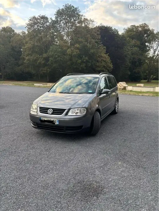 Volkswagen Touran 2003 photo 2