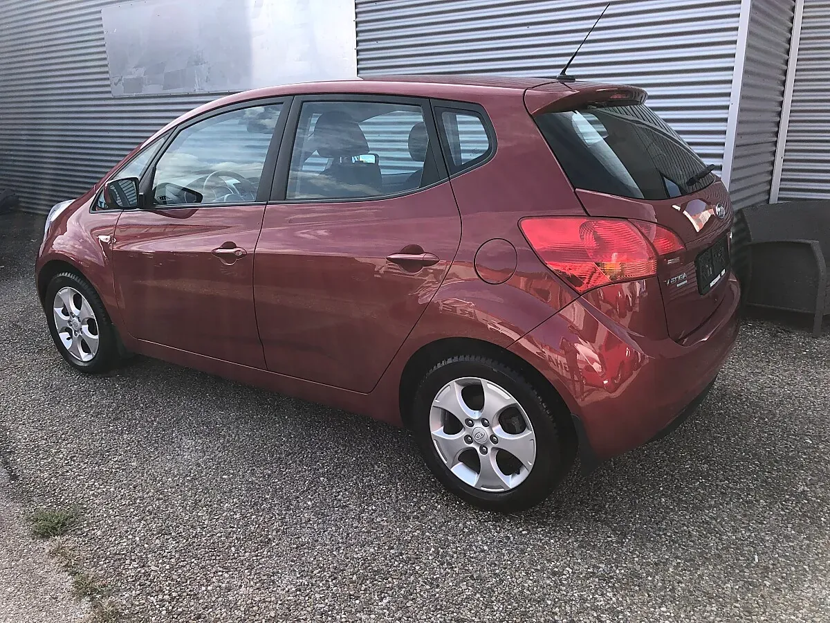 Kia Venga 2012 photo 3