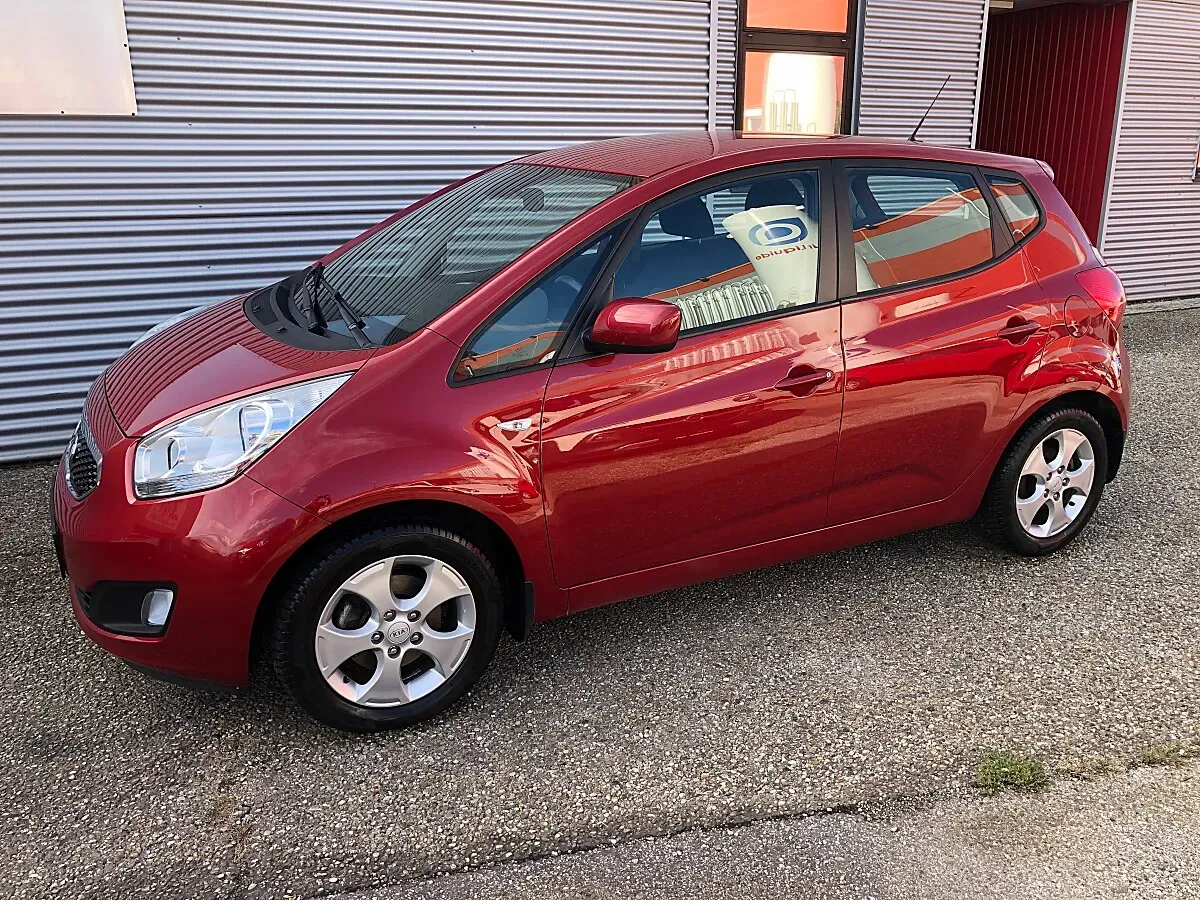 Kia Venga 2012 photo 2