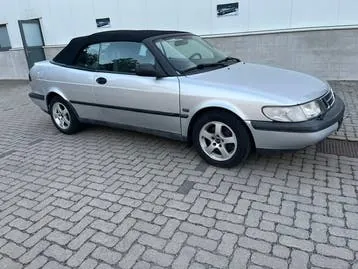 Saab 900