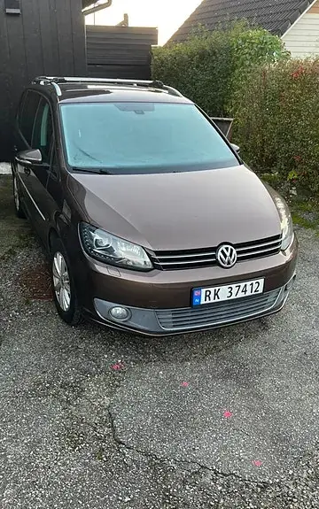 Volkswagen Touran 2012 photo 2