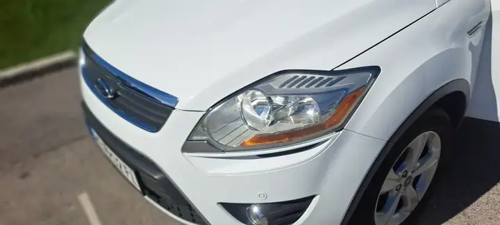Ford Kuga 2012 photo 2