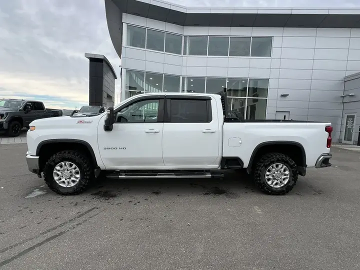 Chevrolet Silverado 3500Hd 2022 photo 4