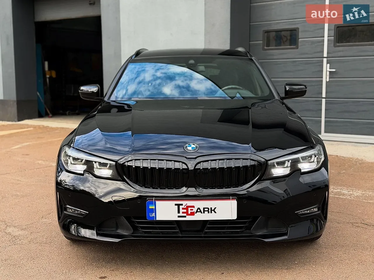 BMW 3 Series 2022 photo 2