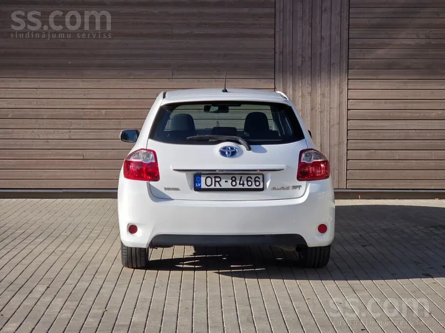 Toyota Auris 2011 photo 3