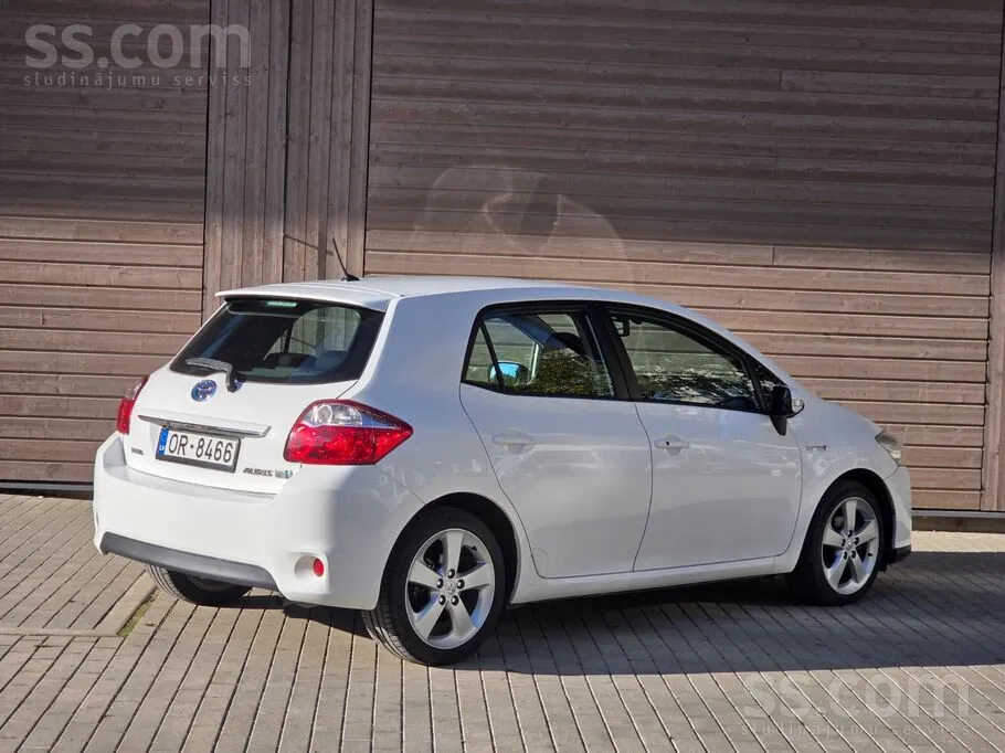 Toyota Auris 2011 photo 2